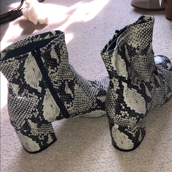 Snake Skin Sock Booties new w/p tags sz 11 - Picture 10 of 10